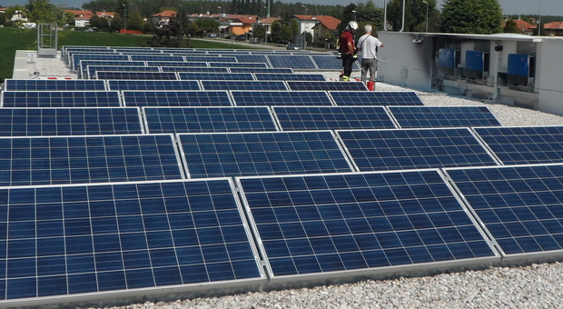 Scoperti i "furbetti" del fotovoltaico: 12 indagati per truffa