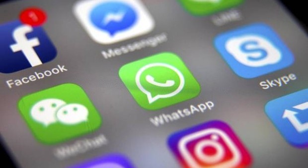 Whatsapp, Facebook e Instagram down in tutto il mondo. Fb spiega: «Non è un attacco informatico»