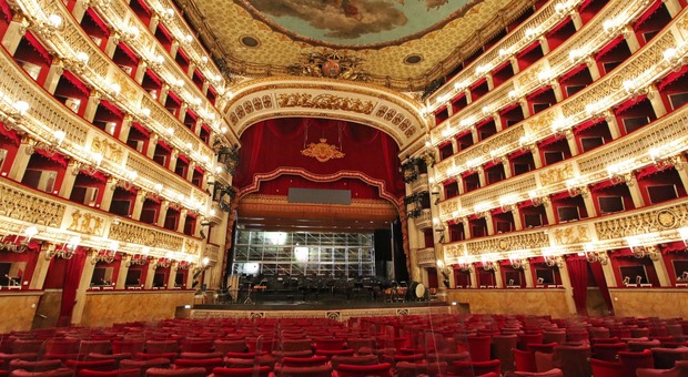 Teatro San Carlo, positivi nel personale: cancellati gli spettacoli del «Lago dei Cigni»