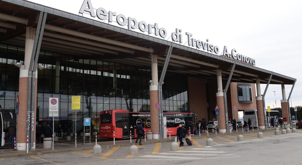 L'aeroporto di Treviso resta chiuso: «Una scelta dolorosa»