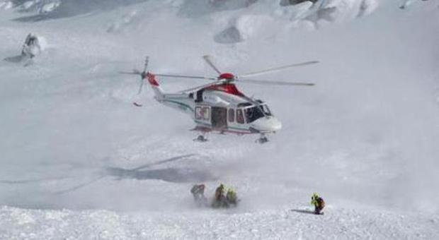 Gran San Bernardo, valanga travolge gruppo di scialpinisti italiani: tre morti e due feriti