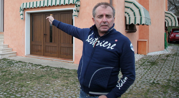 Mirco Lorenzon, ex assessore provinciale, nella sua casa di Ponte di Piave