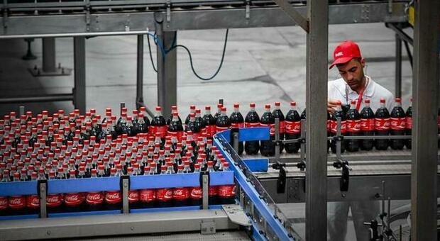 Coca-Cola Hbc, bonus di 800 euro per i dipendenti di Marcianise