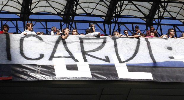 Inter, i tifosi contro Icardi, l'ira di Zanetti: «Non è un comportamento da Inter, prenderemo provvedimenti»