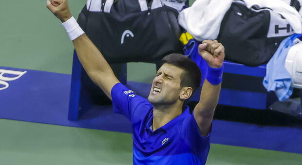 Us Open, Djokovic supera Zverev in cinque set e va in finale. Se batte Medvedev conquista anche il Grande Slam