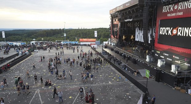 Germania, stop a “Rock am Ring” per minacce terroristiche, 90mila persone evacuate dal concerto. Due interrogati