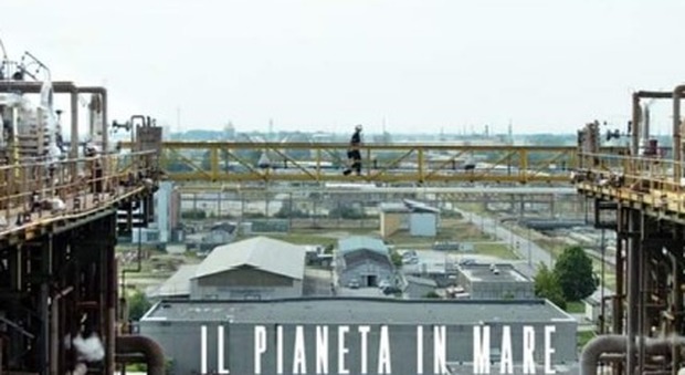 "Il pianeta in mare", al Petrolchimico la proiezione del film sulla storia del grande sito industriale