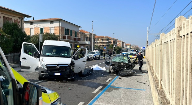 Ancona, drammatico scontro sulla Flaminia: morta una donna