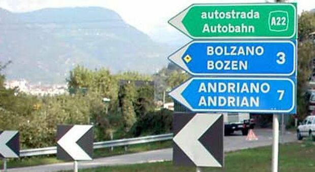 Autonomia, i consiglieri di Bolzano (SVP) si regalano aumenti e bonus esentasse. Sindacati sul piede di guerra: «Inaccettabile»