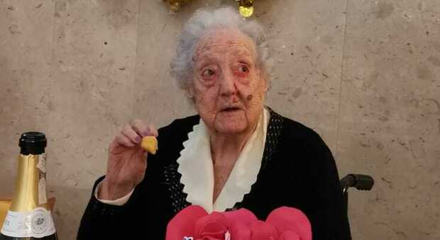 Nonna Maria, compleanno speciale all’Opera Pia Ceci: spente le 106 candeline