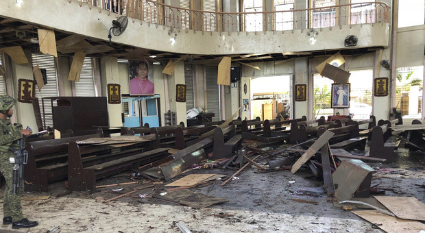 Filippine, bombe in cattedrale a Jolo durante la messa: 27 morti