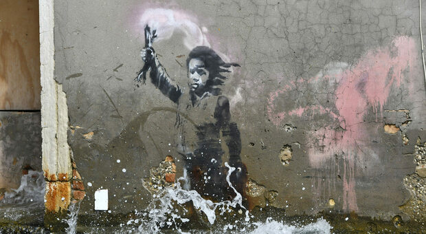 Banksy, il murale di Venezia è a rischio: chi salverà il "bambino migrante"?