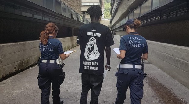 Roma, Colosseo, tentata rapina con pugni in faccia: arrestato 22enne