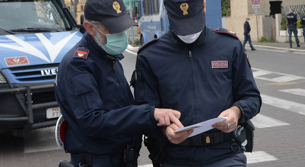 Roma, non indossa mascherina e aggredisce gli agenti: 27enne arrestato a Fiumicino