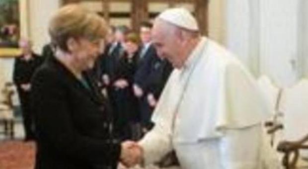 Papa Francesco: “Mafiosi, convertitevi” E incontra Merkel: “Difendete i poveri”