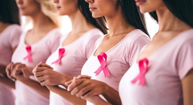Tumore al seno, test genomici gratis solo per una parte di pazienti. Oncologi: «Tutte le Regioni recepiscano decreto»