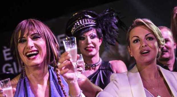 Nozze gay, Luxuria va a cena nella villa di Arcore: «Aspetto la conferma da Berlusconi»