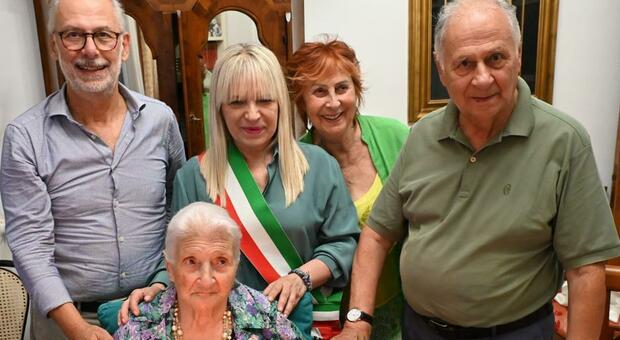 Tanti auguri a Silvia Bisonni vedova Piviero: la nonnina di San Severino spegne 106 candeline