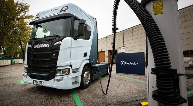 Camion elettrici, nella sede Electrolux di Susegana, inaugurata la prima stazione di ricarica veloce per e-truck