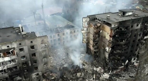 Immagini del bombardamento a Kiev