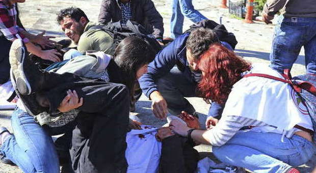 Ankara, due bombe al corteo pacifista Almeno 86 morti, oltre cento feriti