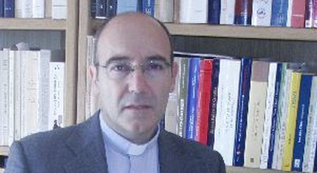 Don Felice Accrocca nuovo arcivescovo di Benevento : a Latina suonano a festa le campane della Cattedrale