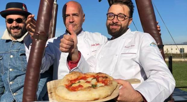 Pizza Margherita da record: in mongolfiera a 1275 metri