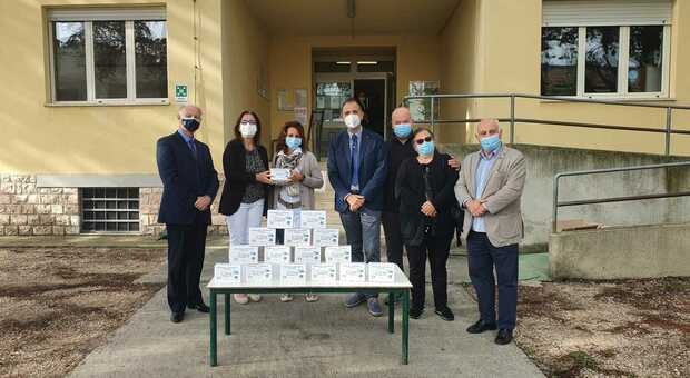Donate 500 mascherine anti coronavirus per bambini alla scuola di Cantalupo di Bevagna grazie all'Ancri