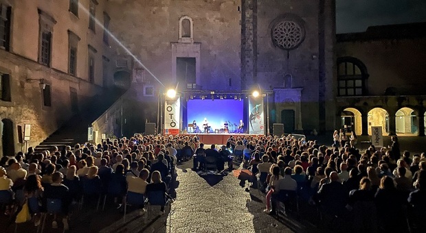 Ridere 2022, il festival del teatro comico al Maschio Angioino è sold out