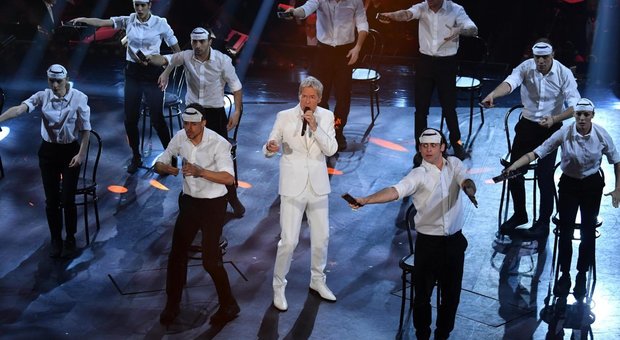 Sanremo 2019, Baglioni in total white: «Hanno vinto la musica e le parole»