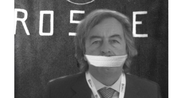Foto-choc, Burioni "ostaggio" Br. Il Pd: «Intervenga la polizia postale»