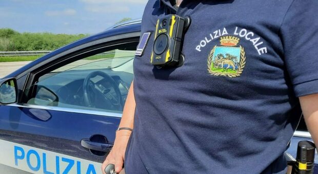 Ancona, Polizia locale da armare. Il monito del Sulpl: «Troppi rischi, basta tabù». Foto generica