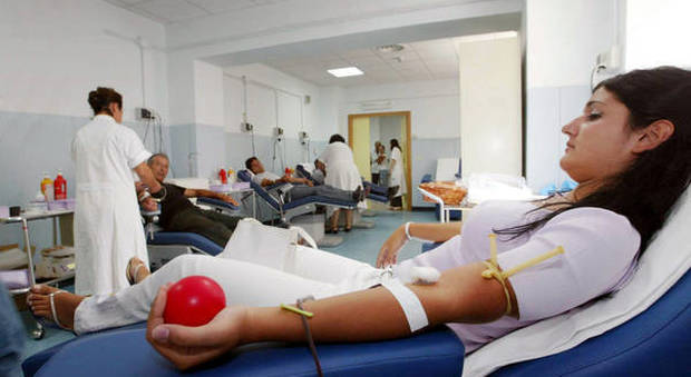 La burocrazia frena i donatori di sangue, crollo dei prelievi