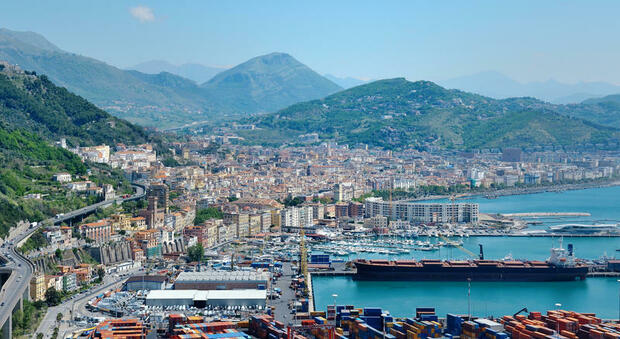 Veduta panoramica della città di Salerno
