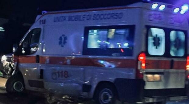 Incidente stradale sulla Statale 275 tra un'ambulanza e una Punto: ricoverato un infermiere