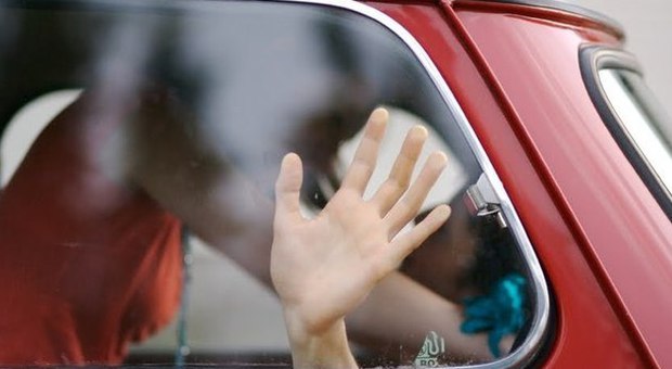 Tor di Quinto, fa sesso in auto davanti al figlio di due anni: arrestati