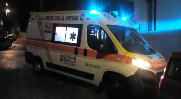 Cade in casa ma riesce a chiamare i soccorsi: notte di paura per una donna in via Panoramica