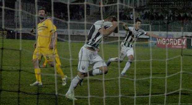 Il gol di Perez su rigore che ha sancito il 2-1 dell'Ascoli sulla Spal