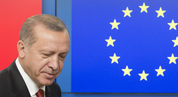 Turchia: Eurocamera propone a Ue fermare negoziati adesione