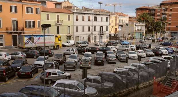 Il parcheggio sull'Albula, la Regione intima di smantellarlo per problemi di sicurezza