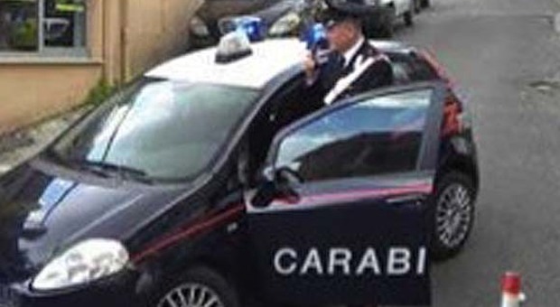 Vuole farla finita per amore: il carabiniere tiene al telefono il 60enne per un'ora, i colleghi lo salvano