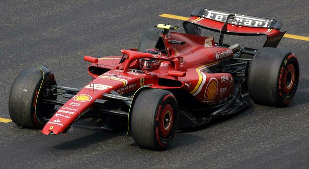 La Ferrari di Sainz dopo l'icidente a Shanghai, lo spagnolo va contro il muro in Q2 per il Gp di Cina: cosa è successo
