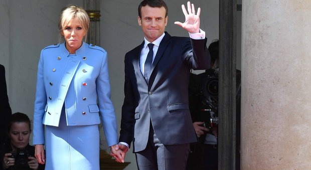 Francia, si insedia il presidente Macron: passaggio di consegne con Hollande
