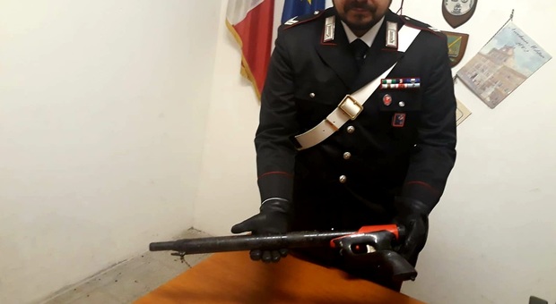 Il fucile da sub sequestrato dai carabinieri