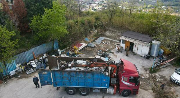 Terra dei Fuochi, sequestrati due camioncini pieni di materiale di scarto ferroso