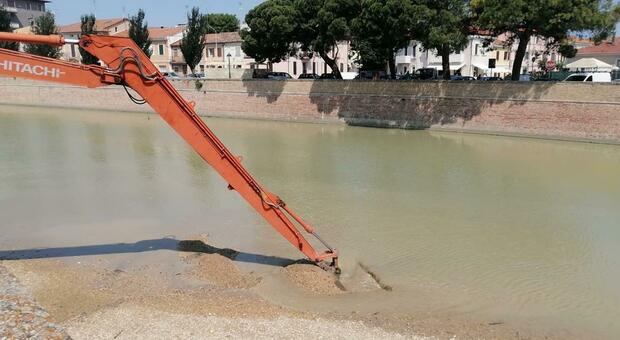 Alluvione a Senigallia, partiti i lavori per il dragaggio del tratto terminale del Misa: dureranno 20 giorni