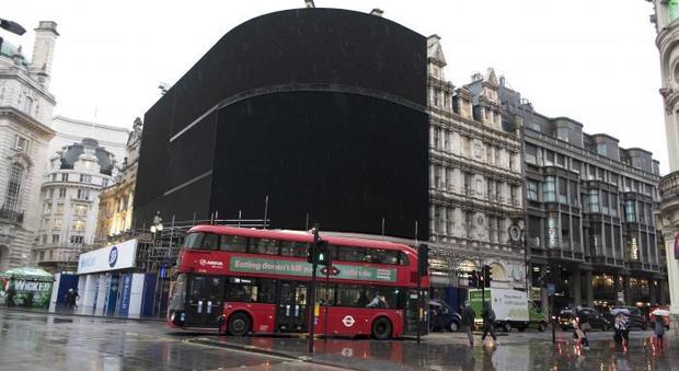 Londra, si spengono gli schermi di Piccadilly Circus: resteranno così fino all'autunno
