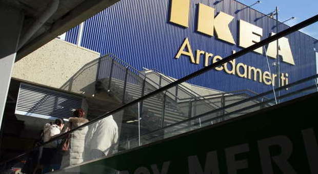 Centri Commerciali Dopo La Morte Del Bimbo All Ikea Scatta L