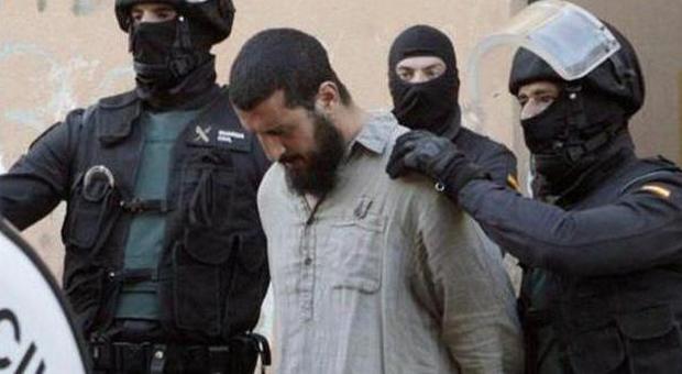 Isis, operazioni contro cellule terroriste: 9 arresti in Spagna e 2 in Gran Bretagna