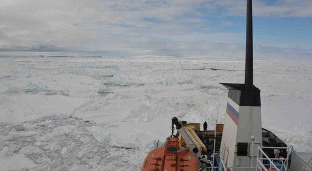 Continua l'incubo della nave russa incagliata nei ghiacci dell'Antartide: falliscono i soccorsi cinesi e francesi, ora tocca a una rompighiaccio australiana